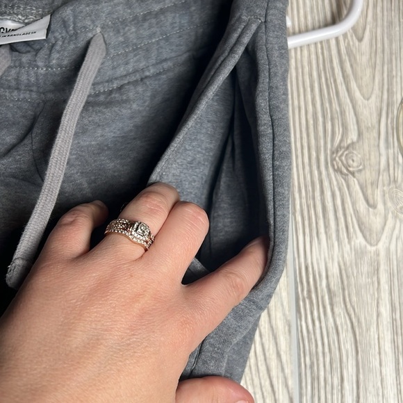 Gymshark Gray Arrival Woven Plain Logo Trouser Joggers Sweatpants Small - Picture 4 of 5